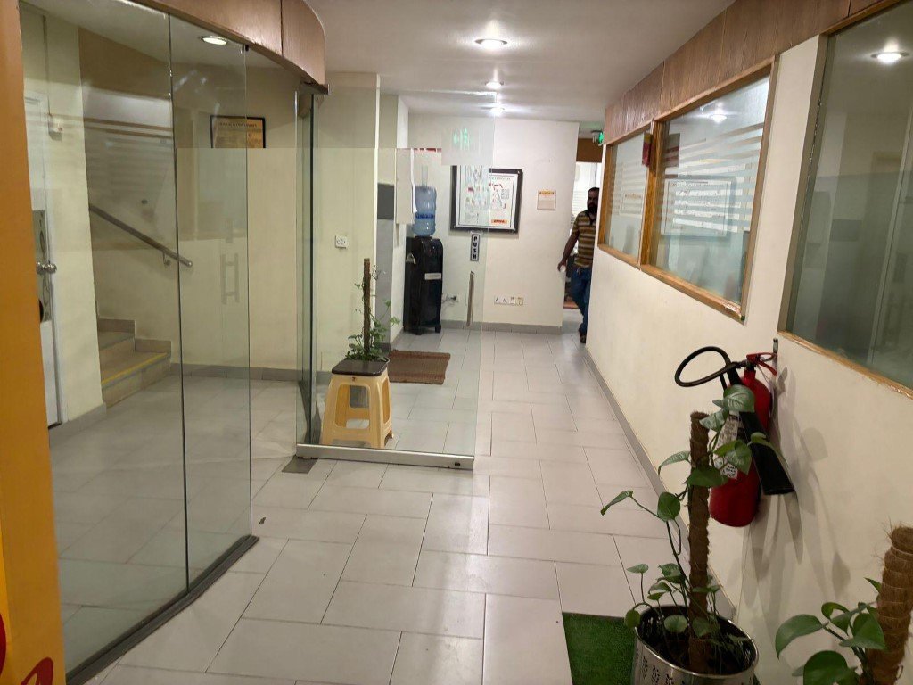600 Sq Yards Commercial Building for Rent on Shahrah-e-Quaideen PECHS Karachi